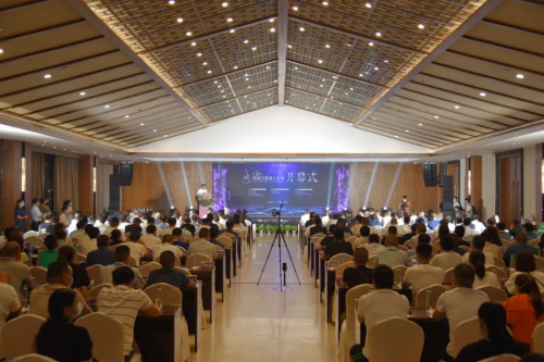 开幕式上，冉莉、吴起和大赛主席高君分别致辞，大赛评委何青代表评委做公正宣誓。