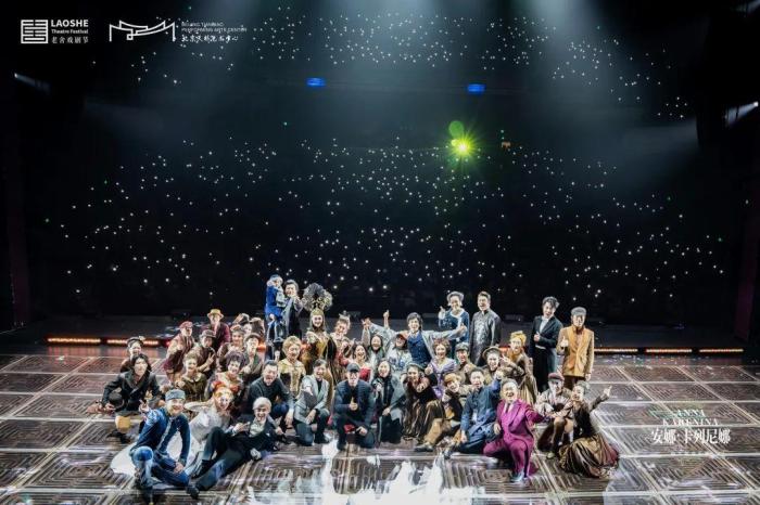 演职人员在北京首演结束后合影 剧组供图