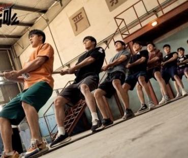 《不就是拔河么》收官 励志青春诠释体育精神