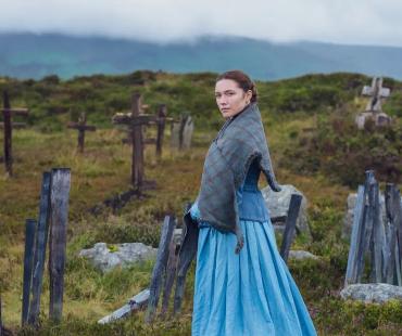 《神迹》将于11月上映 弗洛伦丝·皮尤置身墓地中