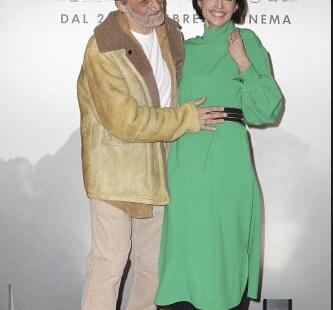 戛纳获奖片《八座山》举行发布会 莱蒂等主创出席