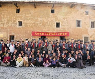 心有雄志千帆远， 万里怒涛逞波澜梁傲精彩演绎革命英雄蔡晴川