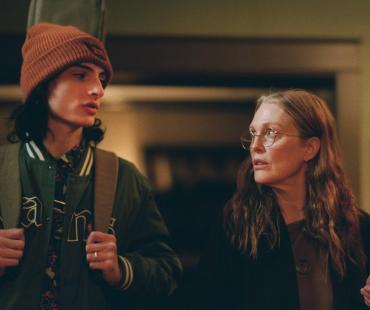 杰西·艾森伯格处女作《当你拯救完世界》曝预告