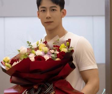 王钰臻《女士的品格》杀青 演绎职场新人收获成长