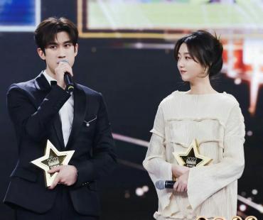 《狮子山下的故事》剧组亮相2022《国剧盛典》 致敬优秀剧集