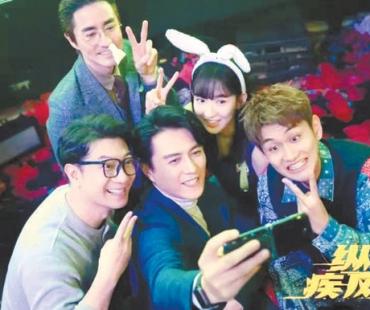 靠着轻喜励志氛围挽回观众