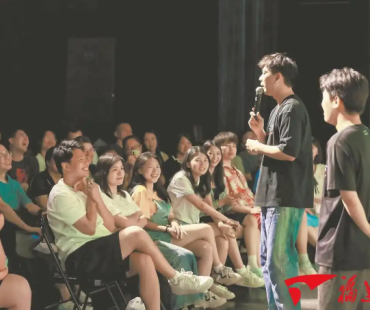 从小众到大众，脱口秀凭啥让人为快乐买单？