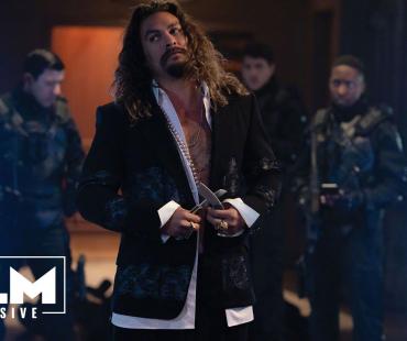 《速激10》曝杰森·莫玛剧照 猛男配珍珠还是少女风