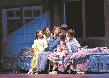 谭维维深情演绎张桂梅