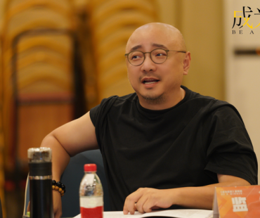 徐峥监制《成为赢家》曝先导海报 李晨卢靖姗演绎残酷商业争夺战