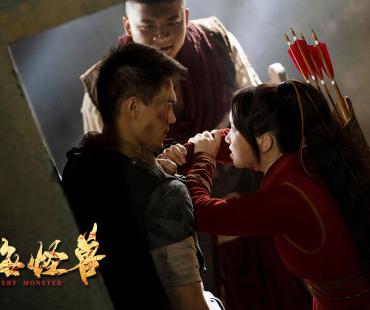 电影《沙海怪兽》热映 “猎杀小队”上演绝地求生