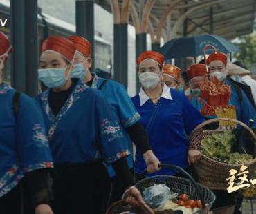 《这十年》讲述“卖菜专列”上带货车长胡贵川的故事