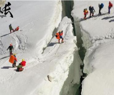 电影《珠峰队长》在成都首映